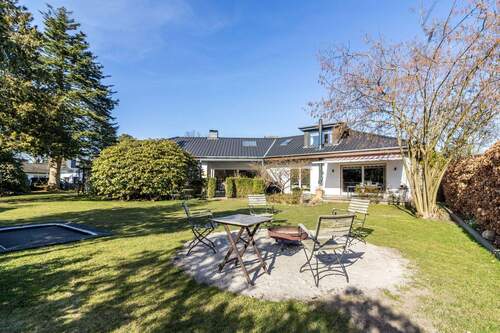 Gebäudeansicht - 8 Zimmer Mehrfamilienhaus, Wohnhaus zum Kaufen in Buchholz in der Nordheide