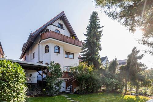 Hausansicht vom Garten - Zwei Eigentumswohnungen oder 2 Häuser *nach Wohnungseigentumsgesetz geteiltes Zweifamilienhaus*