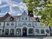 Wohnhaus Frontansicht - Emstek, topsanierte Wohnung in zentraler Ortsmitte von Emstek