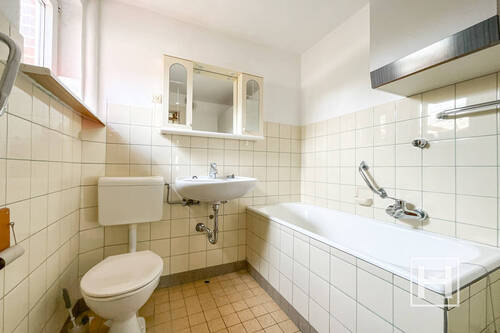 Bad mit Badewanne - 3 Zimmer Einfamilienhaus in Daldorf