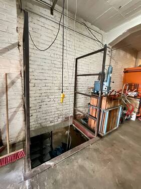 Lastenaufzug EG / KG - 