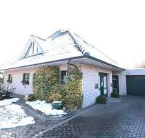 Schickes, topgepflegtes Zweifamilienhaus mit Garagen- und Geräteanbau sowie schönem Garten - Cloppenburg Bethen