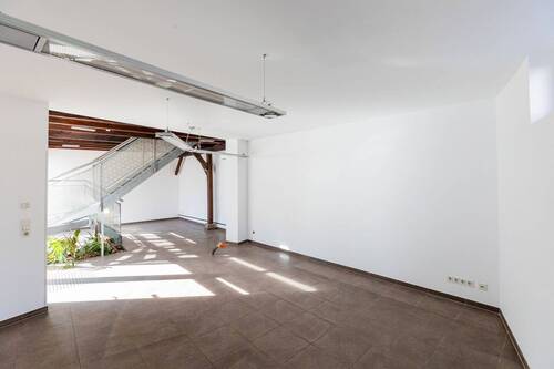 Zimmer - 4 Zimmer Büro in Bischofsheim