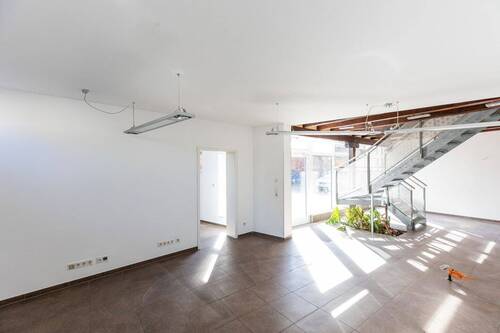 Zimmer - Büro mit 179,00 m&sup2; in Bischofsheim zur Miete