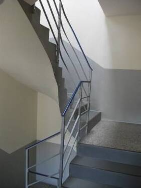 Treppenhaus - 2 Zimmer Etagenwohnung zur Miete in Chemnitz