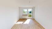 Wohnzimmer Vergleichswohnung - Lichterfüllte 3-Raum-Wohnung mit Balkon