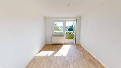 Wohnzimmer Vergleichswohnung - Lichterfüllte 3-Raum-Wohnung mit Balkon