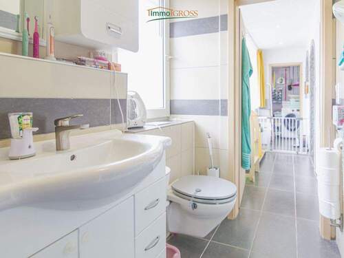 Badezimmer mit Badewanne - 