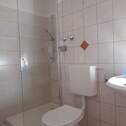 Bad mit Dusche und WC - 2 Zimmer Etagenwohnung in Bad Reichenhall