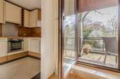 Küche + Blick Balkon - 