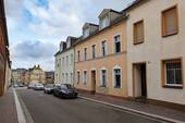 Straßenansicht rechts - Einfamilienhaus mit 180,00 m&sup2; in Hartha zum Kaufen