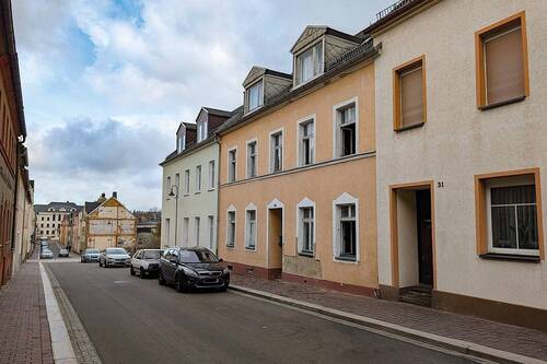 Straßenansicht rechts - Einfamilienhaus mit 180,00 m&sup2; in Hartha zum Kaufen