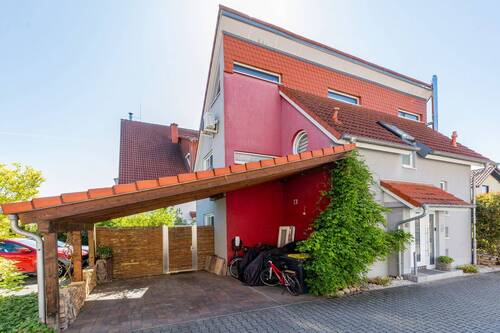 Aussenansicht - Stilvoll. Ruhig. Besonders. - Ihr neues Familienhaus mit Kamin, offenem Wohnkonzept und Gartenidylle