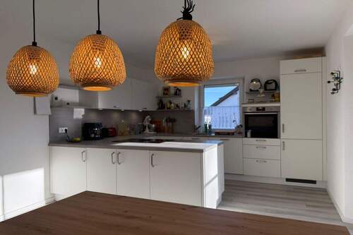 Küche V - Ein Kurort im eigenen Zuhause: Moderne, neuwertige 4 Zi. Wohnung mit Balkonterrasse, Carport uvm.