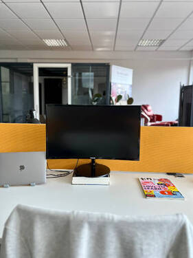 FixDesk 1 - FixDesk: Zentraler Schreibtischplatz im Herzen von Hennef - Netzwerken & Podcast