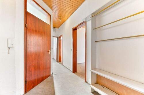 Eingangsbereich - ++ Renovierungsbedürftiger Altbau in ruhiger Lage - ab sofort verfügbar ++