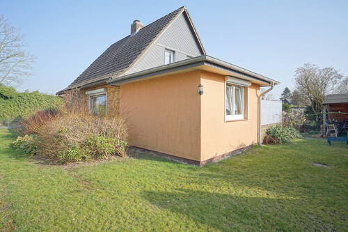 Rückansicht mit Garten - 4 Zimmer Einfamilienhaus zum Kaufen in Bremerhaven