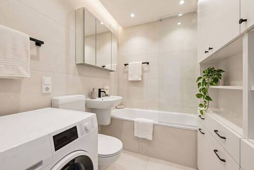 Badezimmer Staged (KI-generierter Inhalt) - 