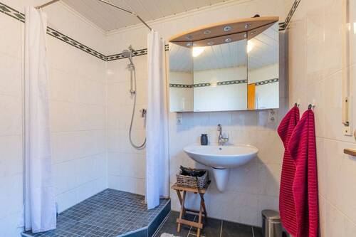 Badezimmer 1. OG_Hinterhaus - 