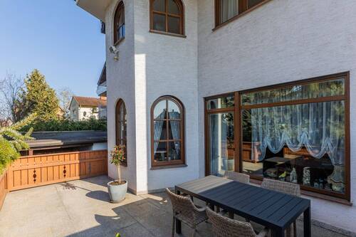 Terrasse_Vorderhaus - Mehrfamilienhaus, Wohnhaus mit 275,50 m&sup2; in Bischofsheim zum Kaufen
