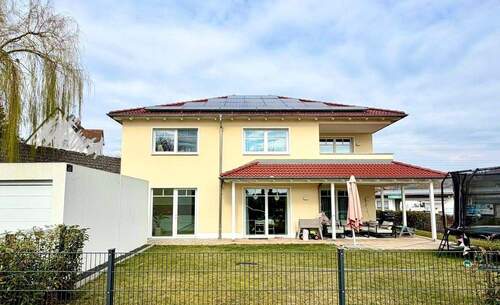 Außenansicht - Modernes Einfamilienhaus mit Einbauküche und schönem Garten in Schnaittach!