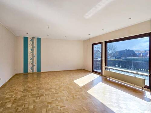 Wohnzimmer - 8 Zimmer Einfamilienhaus in Haßfurt