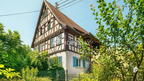 Außenansicht 1 - Historisches Fachwerkhaus: Das 'Schlössle' mit Geschichte & Potenzial wartet auf neue Eigentümer