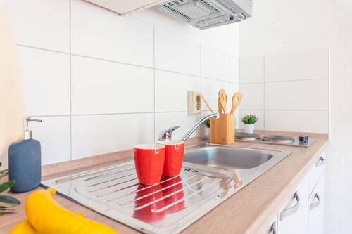 Küche Vergleichswohnung - Möblierte 1-Raum-Wohnung mit Balkon