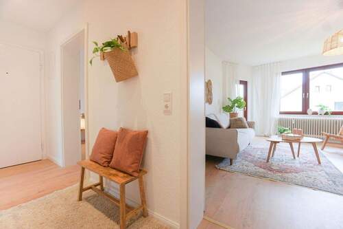 Flur / Wohnzimmer - SOFORT EINZIEHEN: Helle 3-Zimmer Wohnung mit großem Balkon