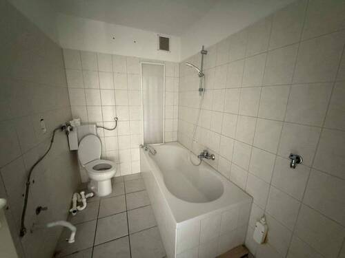 Innenliegendes Bad mit Badewanne - 