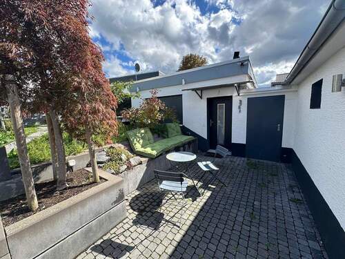 Außen-Eingangsbereich - Kleine Büroeinheit in eigenem Bungalow mit Freisitz