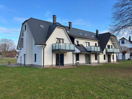 Rückansicht Ferienhaus - Ihre Ferienimmobilie in bester Lage in Lobbe auf Rügen! Auch gut zur Eigennutzung möglich!