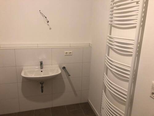 Bad mit Handtuchheizkörper - 