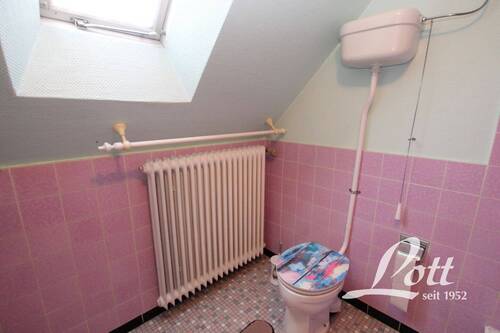 Badezimmer im Dachgeschoss - 