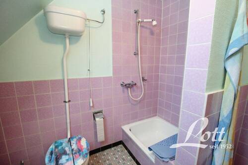 Badezimmer im Dachgeschoss - 