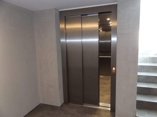Moderner Personenaufzug - 