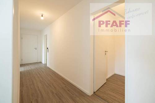 Abstellraum Flur - 4 Zimmer Etagenwohnung zum Kaufen in Gailingen