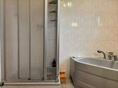 Bad mit Wanne & Dusche - EG - 