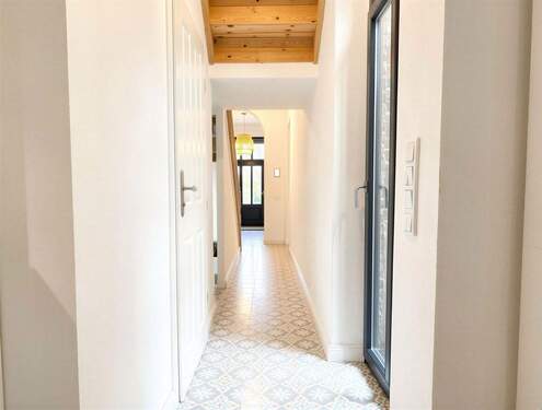 Eingangsbereich / Flur - 6 Zimmer Reihenmittelhaus in Mönchengladbach