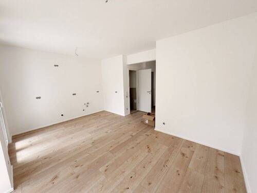 Wohnzimmer 2. Blick - 2 Zimmer Etagenwohnung zum Kaufen in Düsseldorf