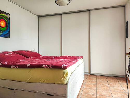 Schlafzimmer mit Einbauschrank - 