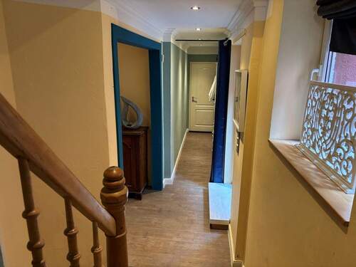 EG Flur Treppe zum Bad - 