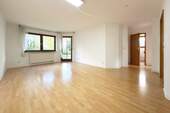 Wohn-/Esszimmer, Blick 1 - 2 Zimmer Etagenwohnung zur Miete in Leonberg