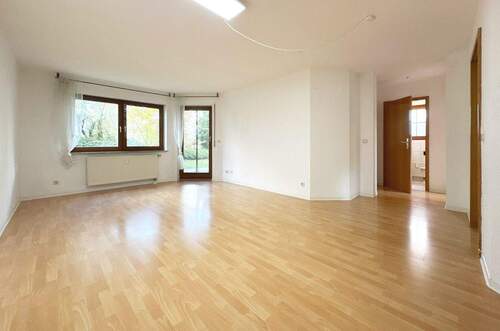Wohn-/Esszimmer, Blick 1 - 2 Zimmer Etagenwohnung zur Miete in Leonberg