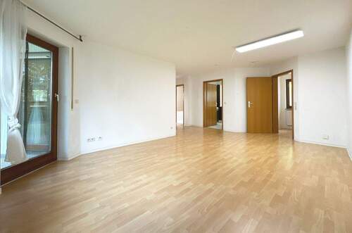 Wohn-/Esszimmer, Blick 2 - 2 Zimmer Etagenwohnung in Leonberg