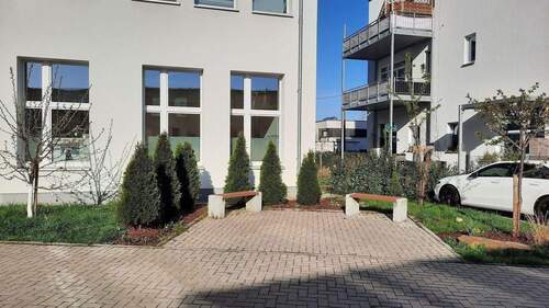 Mieterplauschecke vorm Haus - 