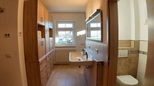 Badezimmer mit separater WC - 