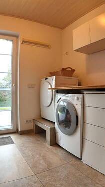 Wäsche mit Tür zu Terrasse - 