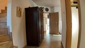 Gang mit Treppe zum Dachboden - 
