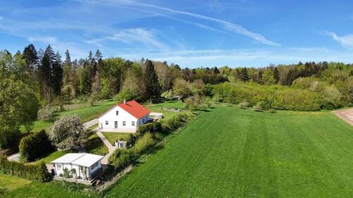 Haus in seine Umgebung - 